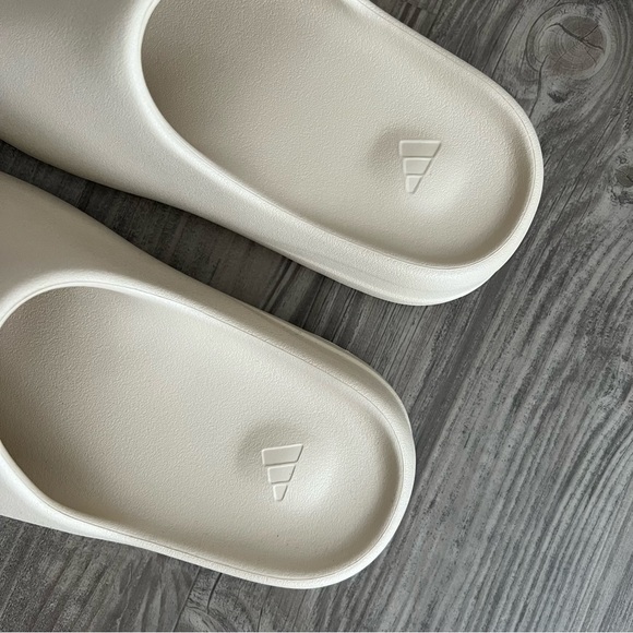 YEEZY SLIDE Bone Off White - Picture 6 of 11